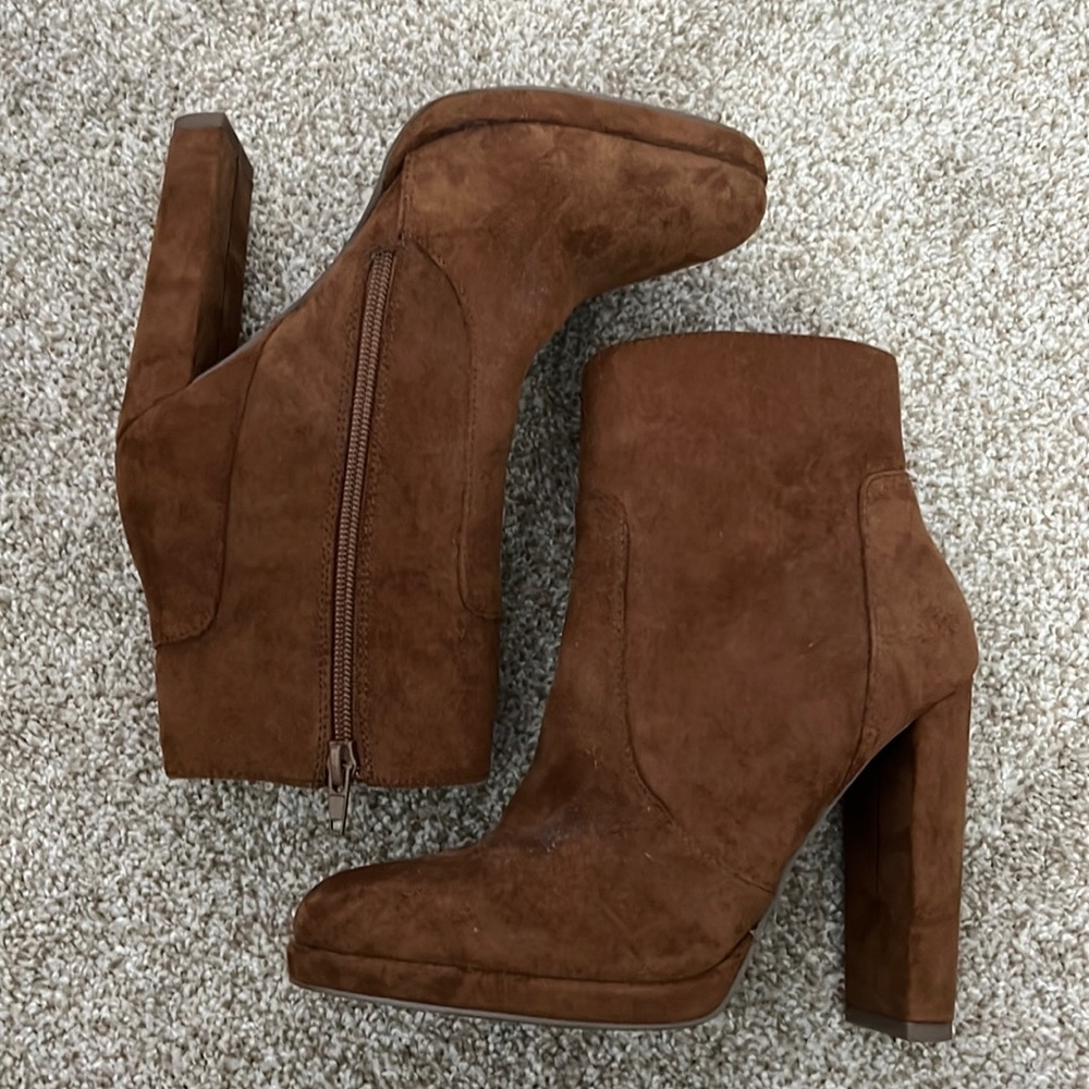 NWOT F21 Brown Tan Booties